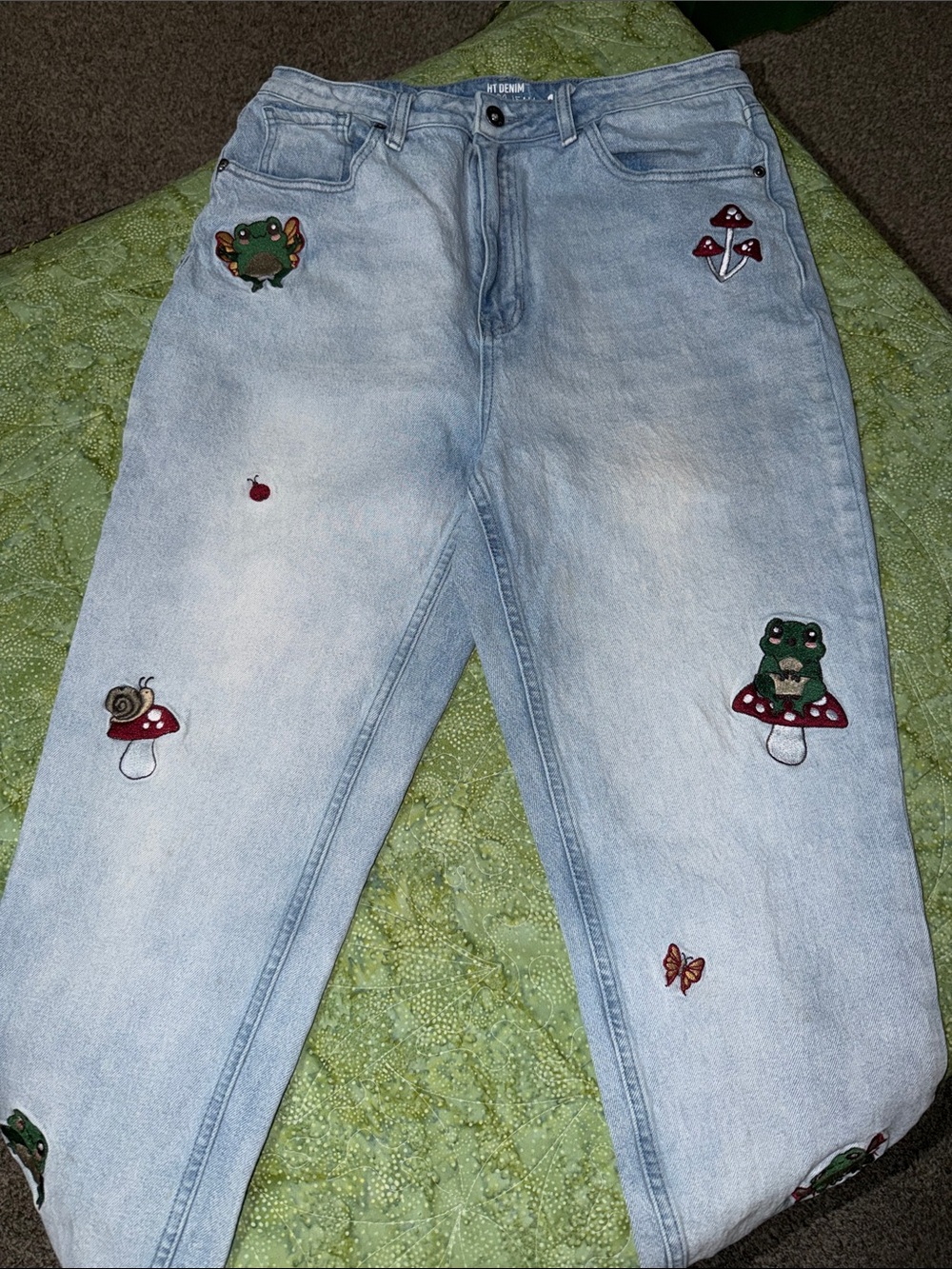 Hot Topic MOM Jeans Frogs & mushrooms Embroidered High waisted size 11